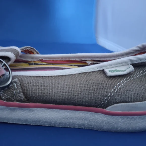 Simple Tan and Pink Women's Sneakers - Picture 9 of 9